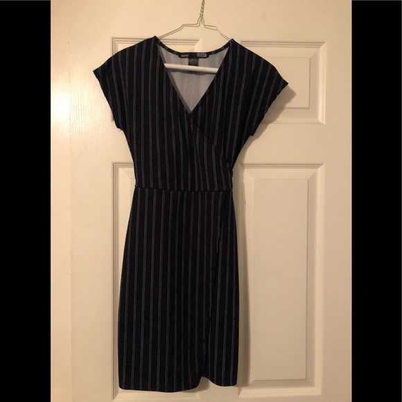 Cute but casual dress - Picture 2 of 2